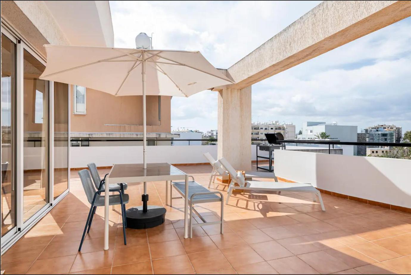 Top Floor Apartment City Center Larnaka Exterior foto